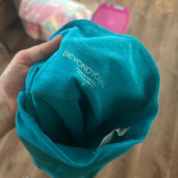 Beyond yoga leggings size small. Excellent used condition - Picture 2 of 2